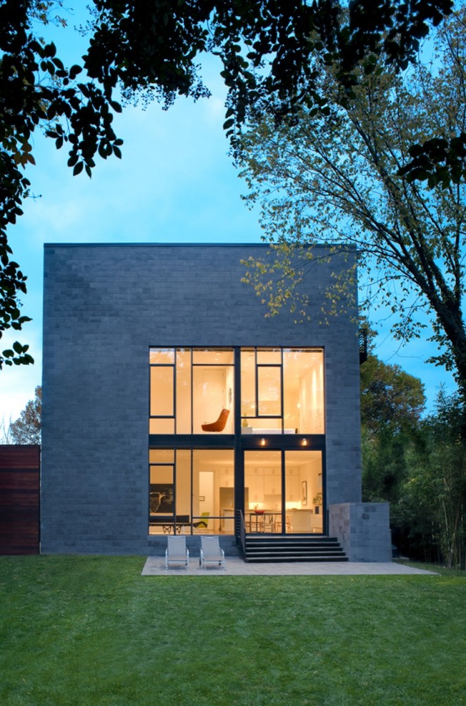 Hampden Lane House / Robert Gurney Architect