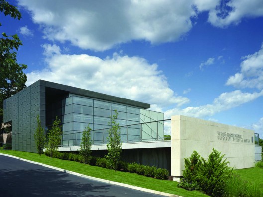 Kupferberg Holocaust Resource Center and Archives / TEK Architects