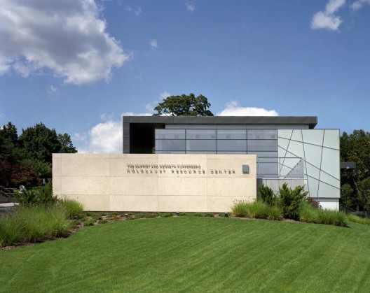 Kupferberg Holocaust Resource Center and Archives / TEK Architects