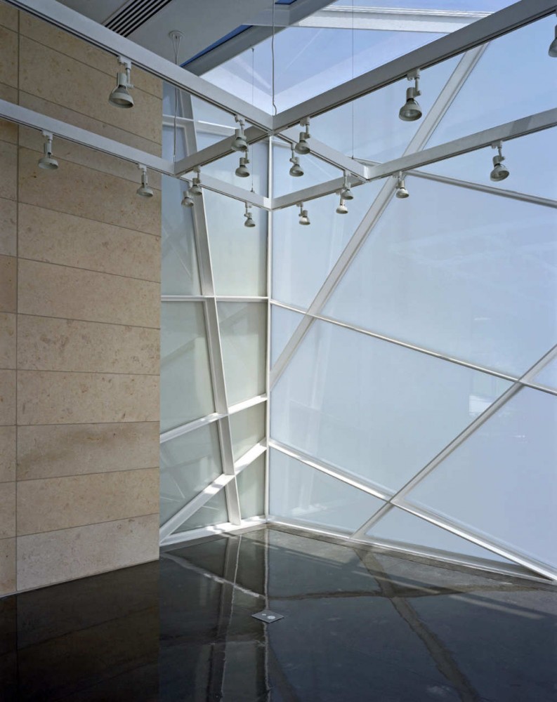 Kupferberg Holocaust Resource Center and Archives / TEK Architects