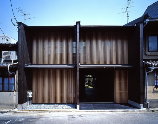 Kyoto-Model: A House With 3 Walls / Shigenori UOYA, Miwako MASAOKA, Takeshi IKEI