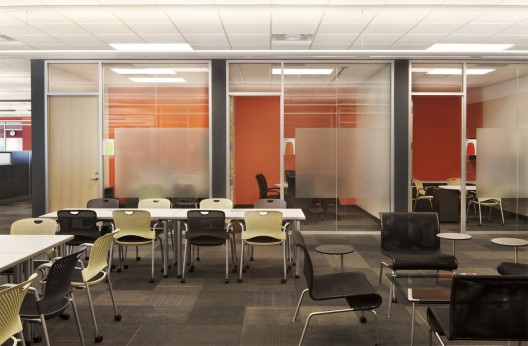 Valspar Corporation Administrative Headquarters / Meyer, Scherer & Rockcastle