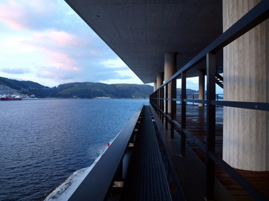 CCS Control And Servicies Center / Díaz y Díaz Arquitectos