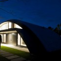 Arc House / Maziar Behrooz Architecture Arc House / Maziar Behrooz Architecture © Matthew Carbone