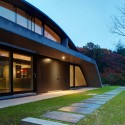 Arc House / Maziar Behrooz Architecture Arc House / Maziar Behrooz Architecture © Matthew Carbone