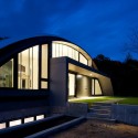 Arc House / Maziar Behrooz Architecture Arc House / Maziar Behrooz Architecture © Matthew Carbone