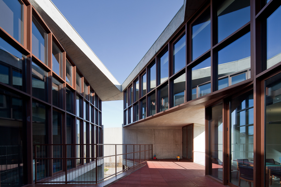 Brufe Social Center / Imago