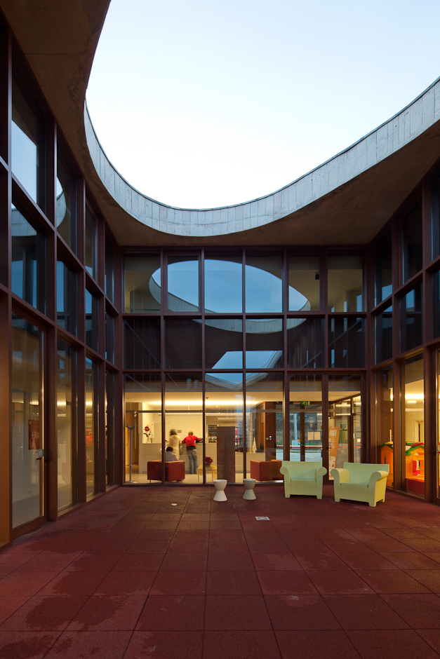 Brufe Social Center / Imago