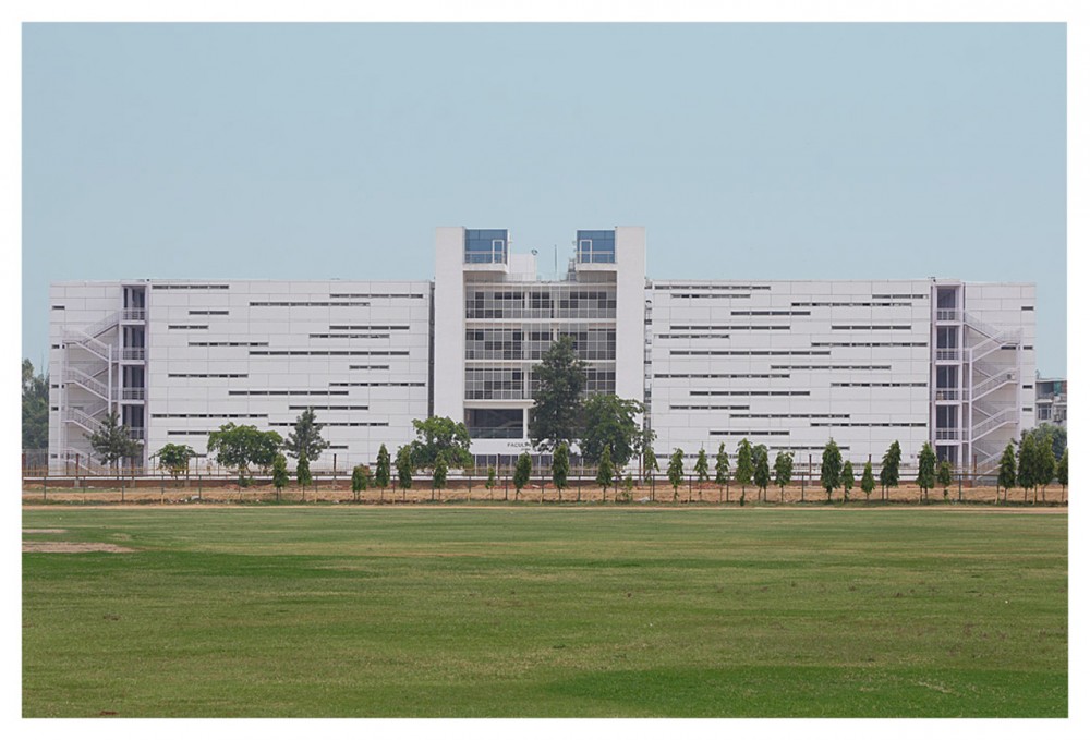 Dental College / Romi Khosla Design Studios