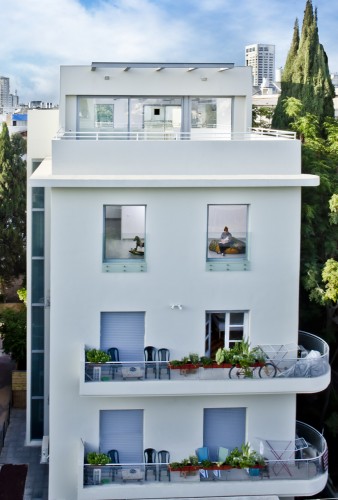 Building Refurbishment And Roof Extension In Tel-Aviv / Koniak Architects