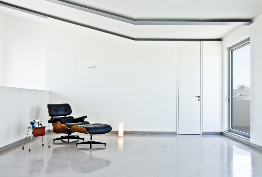 Building Refurbishment And Roof Extension In Tel-Aviv / Koniak Architects