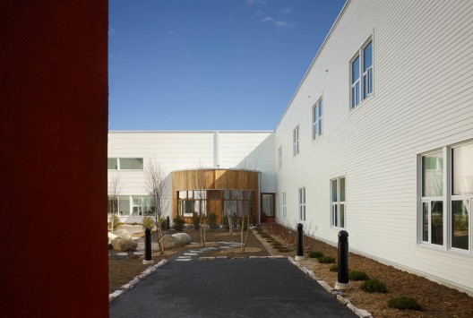 Sister Margaret Smith Addictions Treatment Centre / Montgomery Sisam Architects
