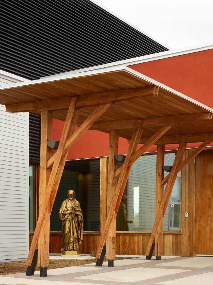 Sister Margaret Smith Addictions Treatment Centre / Kuch Stephenson Gibson Malo Architects and Engineer + Montgomery Sisam Architects