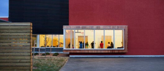 Sister Margaret Smith Addictions Treatment Centre / Montgomery Sisam Architects