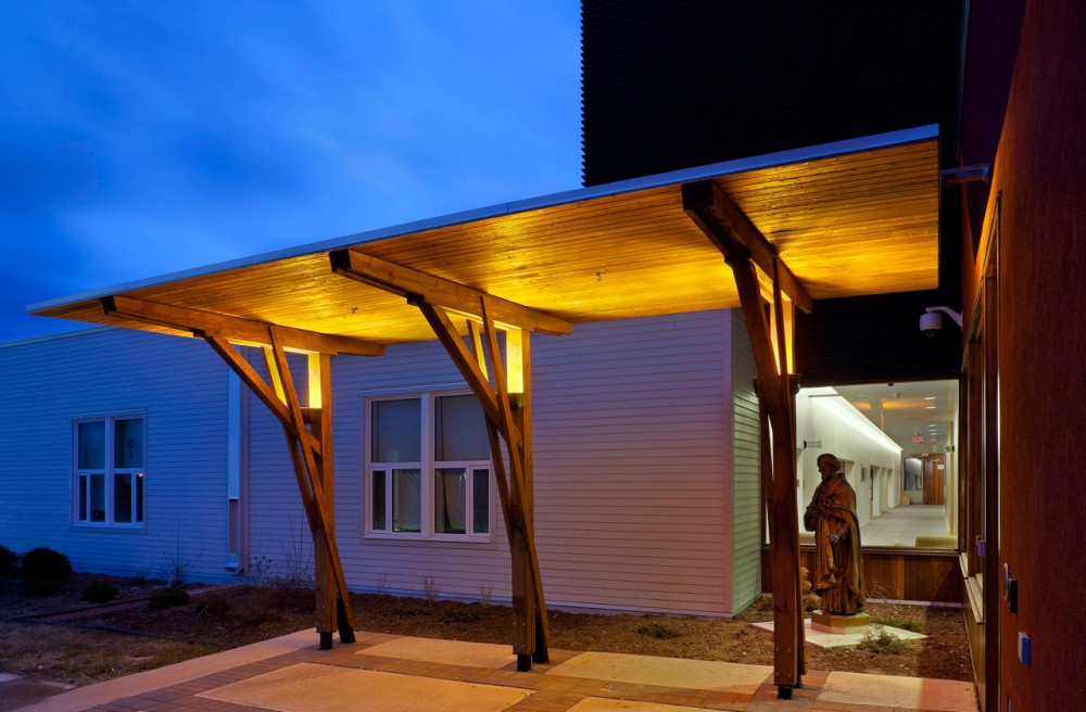 Sister Margaret Smith Addictions Treatment Centre / Kuch Stephenson Gibson Malo Architects and Engineer + Montgomery Sisam Architects