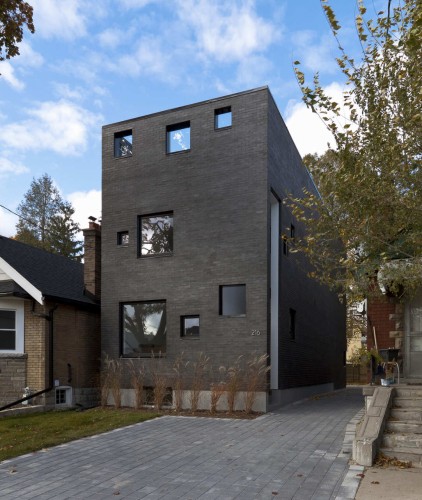 Charcoal House / Atelier rzlbd