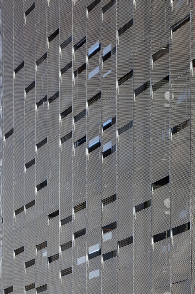 Caja De Guadalajara Office Building / Solano & Catalán