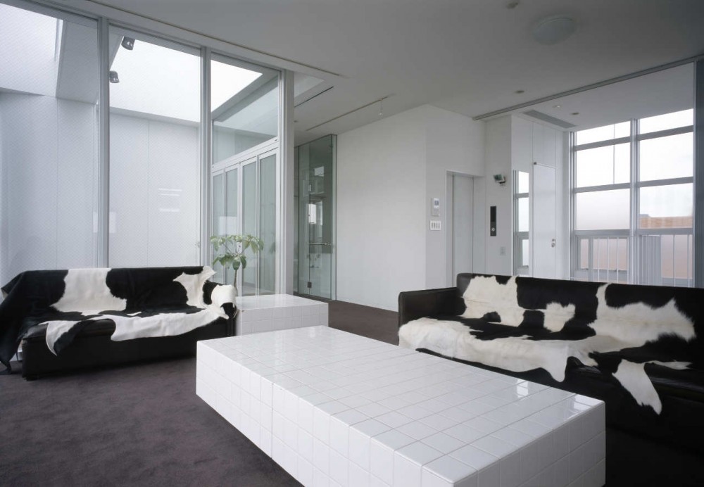 Ebi / yHa architects+ L&C design