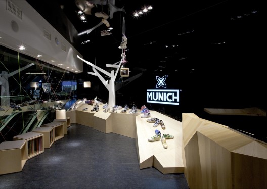 Munich L’illa Diagonal / Dear design