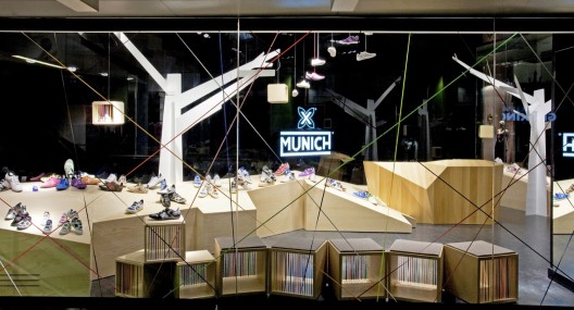 Munich L’illa Diagonal / Dear design