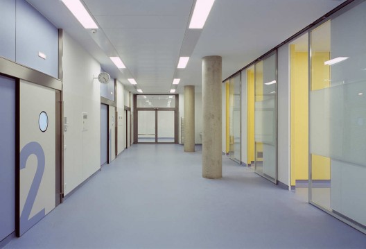 Renovation And Extension Of The Hameln County Hospital / Nickl & Partner Architekten