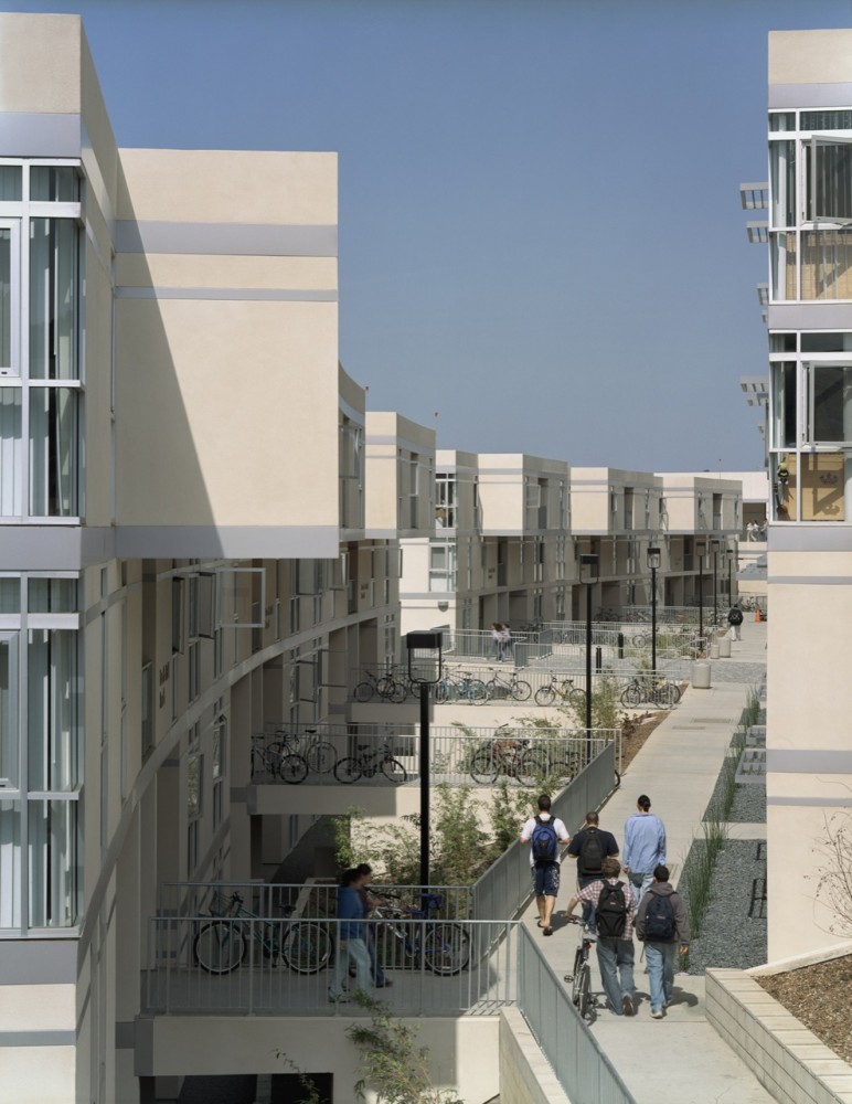 Eleanor Roosevelt College / Safdie Rabines Architects and Moshe Safdie & Associates