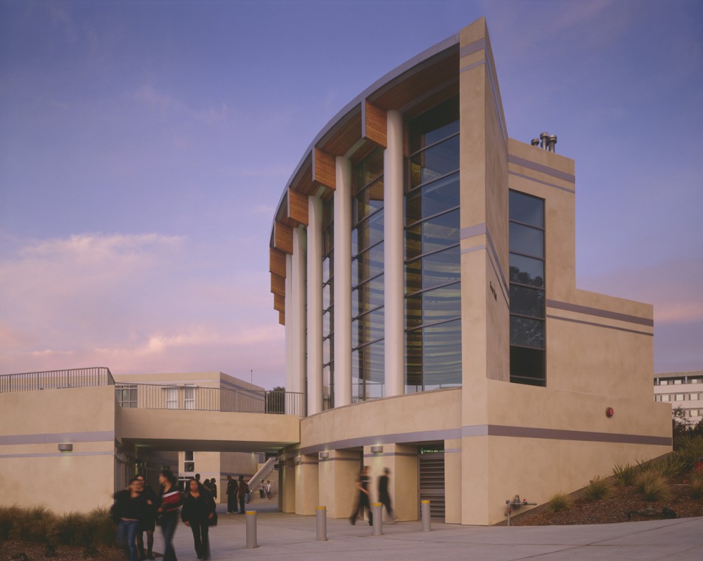 Eleanor Roosevelt College / Safdie Rabines Architects and Moshe Safdie & Associates