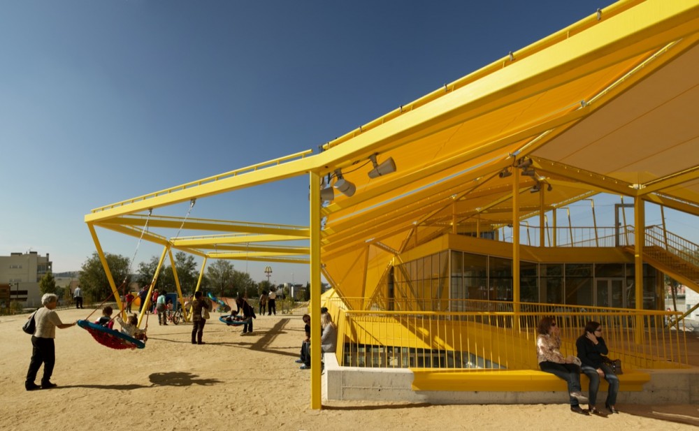 Ecopolis Plaza / Ecosistema Urbano