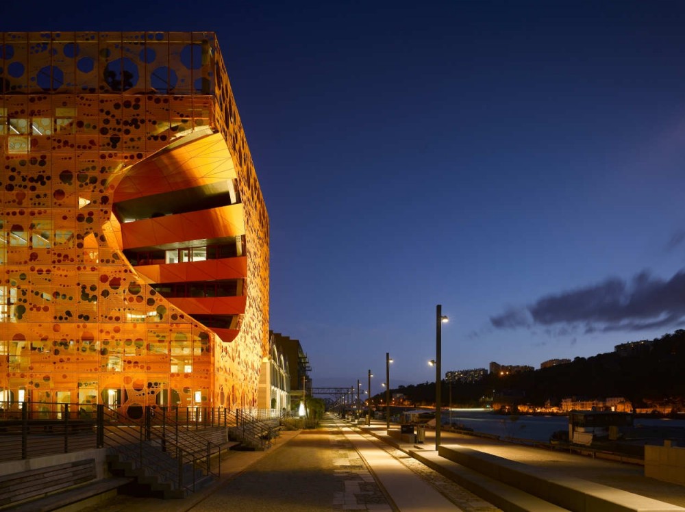 The Orange Cube / Jakob + Macfarlane Architects