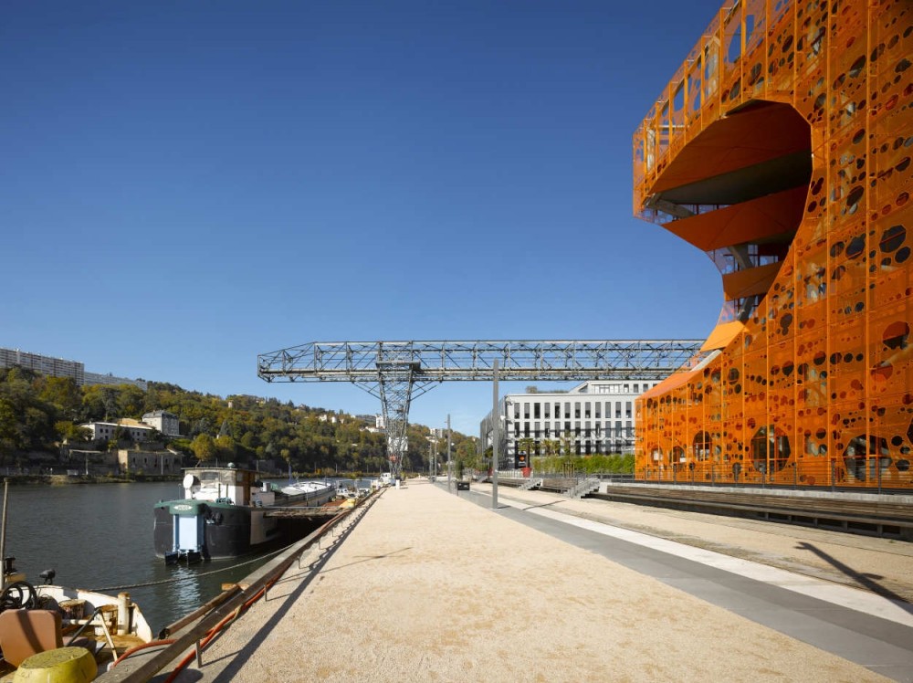 The Orange Cube / Jakob + Macfarlane Architects