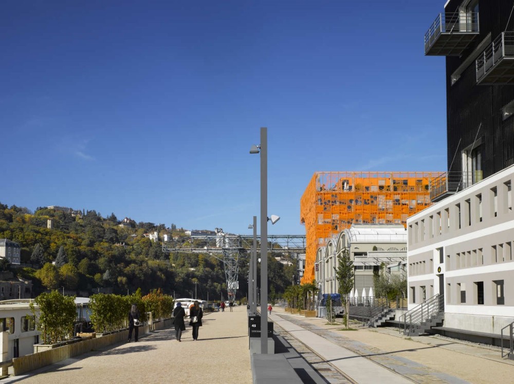 The Orange Cube / Jakob + Macfarlane Architects