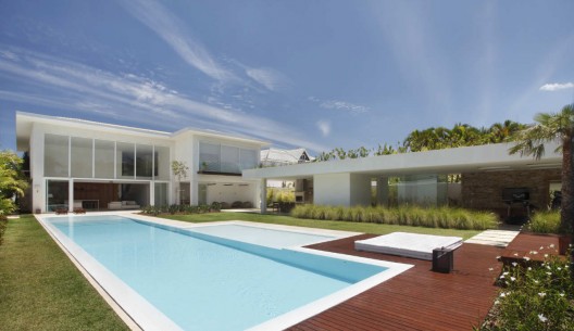 House In Barra da Tijuca / Progetto Arquitetura e Interiores