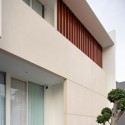 Leo House / Edha Architects Leo House / Edha Architects © Fernando Gomulya – Tectography