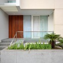 Leo House / Edha Architects Leo House / Edha Architects © Fernando Gomulya – Tectography