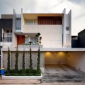 Leo House / Edha Architects Leo House / Edha Architects © Fernando Gomulya – Tectography