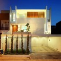 Leo House / Edha Architects Leo House / Edha Architects © Fernando Gomulya – Tectography