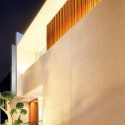 Leo House / Edha Architects Leo House / Edha Architects © Fernando Gomulya – Tectography