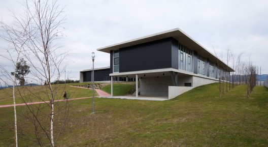 Candoso S. Martinho School Centre / Pitagoras Arquitectos