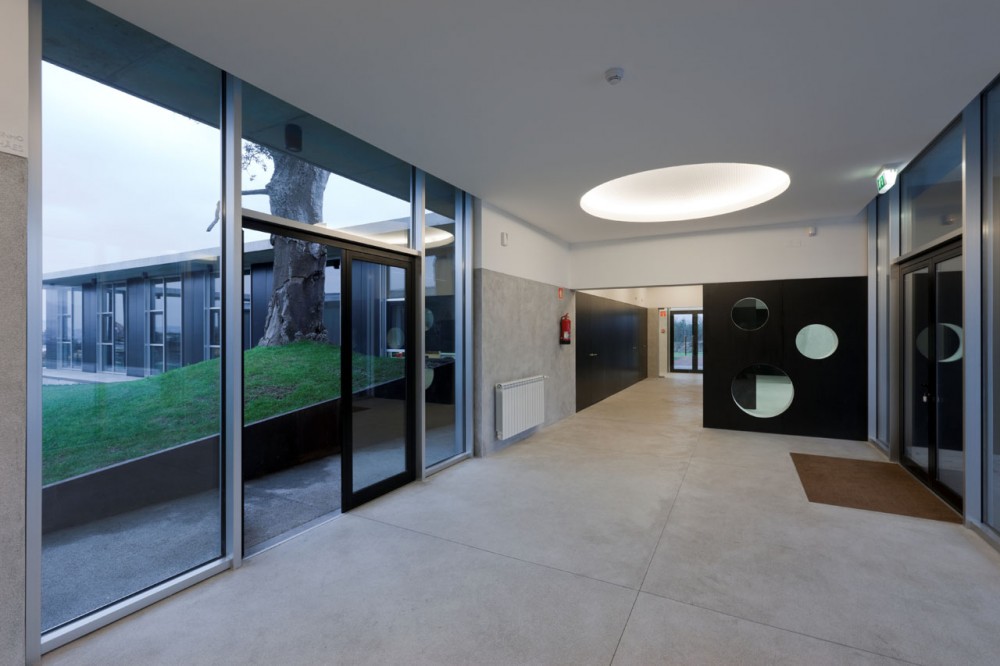 Candoso S. Martinho School Centre / Pitagoras Arquitectos