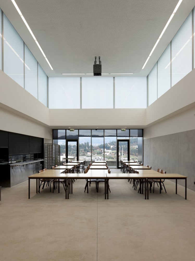 Candoso S. Martinho School Centre / Pitagoras Arquitectos
