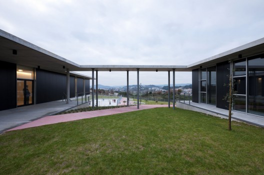 Candoso S. Martinho School Centre / Pitagoras Arquitectos