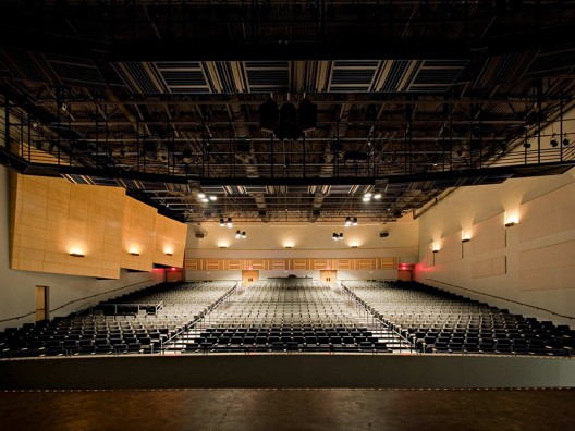 Edcouch-Elsa ISD Fine Arts Center / Kell Muñoz Architects