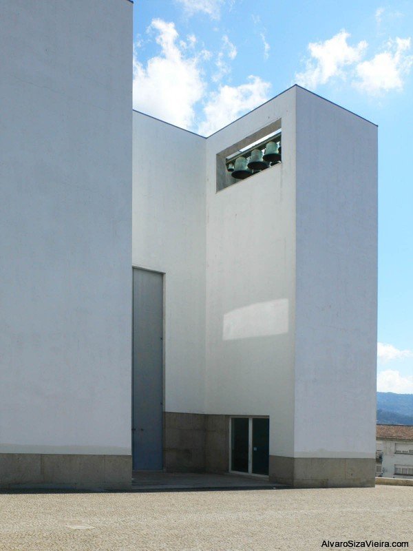 AD Classics: Santa Maria Church de Canaveses / Alvaro Siza