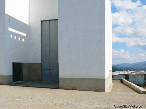 AD Classics: Santa Maria Church de Canaveses / Alvaro Siza
