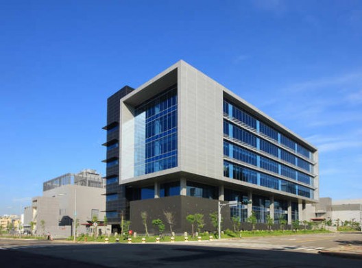 Huga Fab III and Headquarters Building / J. J. Pan & Partners