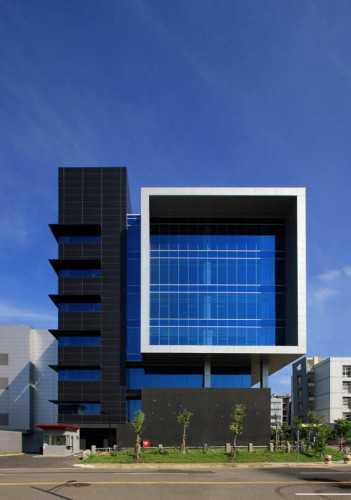 Huga Fab III and Headquarters Building / J. J. Pan & Partners