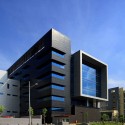 Huga Fab III and Headquarters Building / J. J. Pan & Partners Huga Fab III and Headquarters Building / J. J. Pan & Partners © Chun Chieh Liu