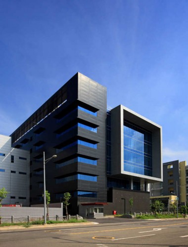 Huga Fab III and Headquarters Building / J. J. Pan & Partners
