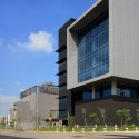 Huga Fab III and Headquarters Building / J. J. Pan & Partners Huga Fab III and Headquarters Building / J. J. Pan & Partners © Chun Chieh Liu