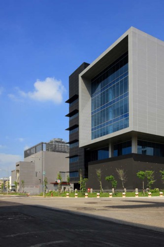 Huga Fab III and Headquarters Building / J. J. Pan & Partners